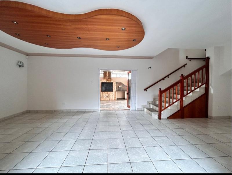 6 Bedroom Property for Sale in Birdwood Estate North West